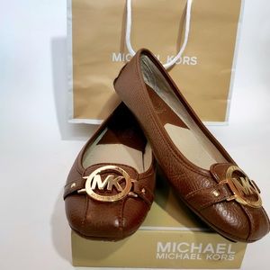 *SOLD* Michael Kors Fulton Flats Size 6